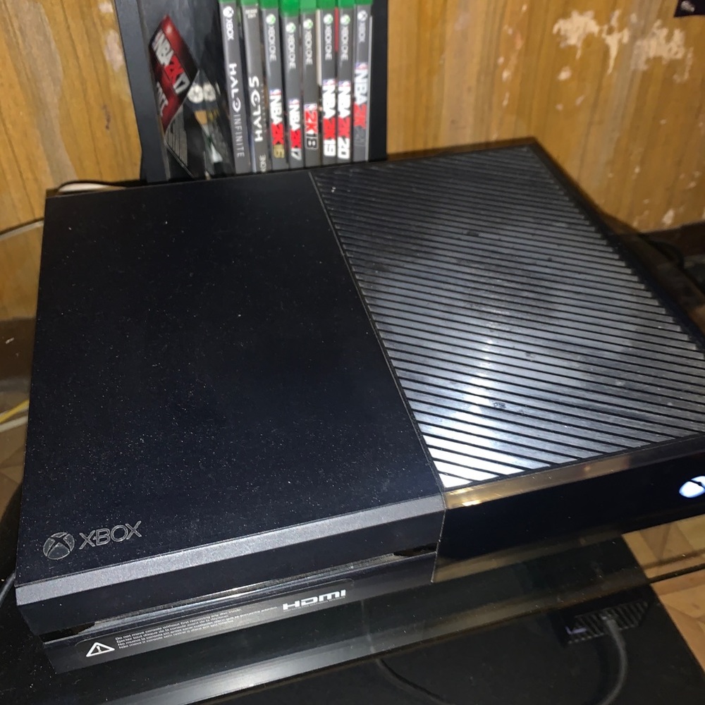 Microsoft Xbox One Gears of War: Ultimate Edition 500GB White Console